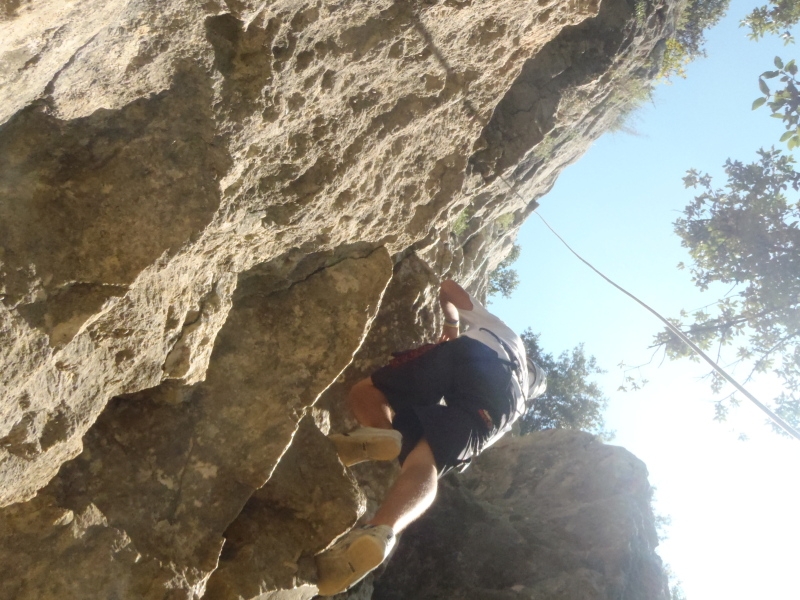 Village Camps International Summer Camp Ard&egrave;che, France 2019-07-26 https://www.villagecamps.com/journals_admin/images/66-9-Climbing up!.jpg